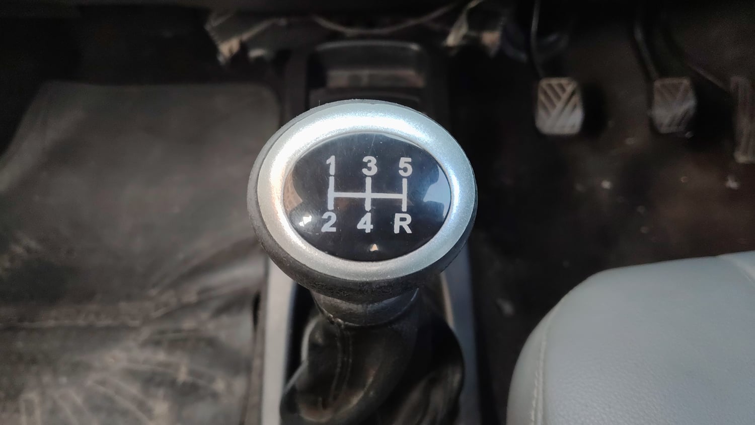 Used 2015 Maruti Suzuki Wagon R VXI Petrol Manual interior GEAR  KNOB VIEW