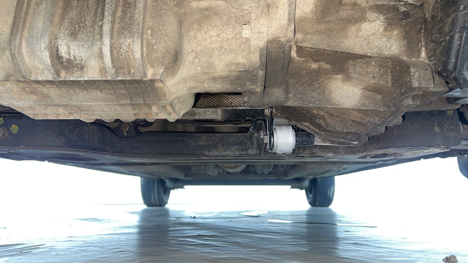 Used 2012 Ford Figo Duratec Petrol ZXI 1.2 Petrol Manual extra FRONT LEFT UNDERBODY VIEW