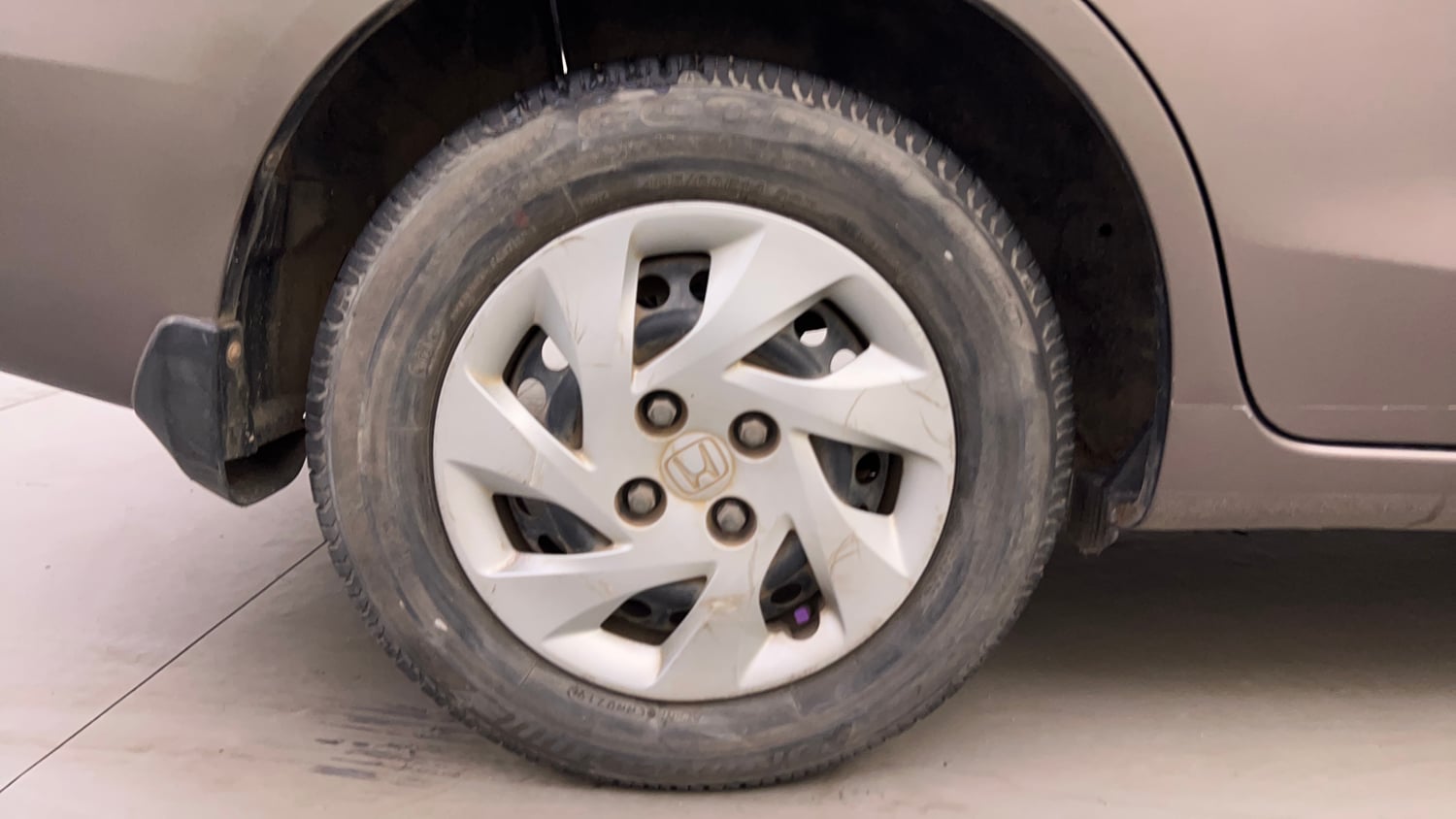 Used 2013 Honda Amaze 1.5 S i-DTEC Diesel Manual tyres RIGHT REAR TYRE RIM VIEW