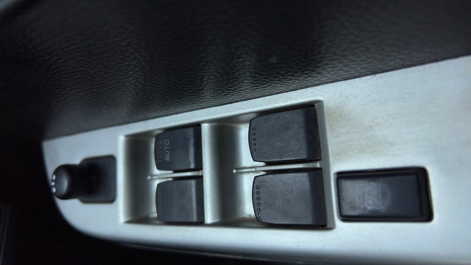 Used 2014 Maruti Suzuki Wagon R VXI Petrol Manual top_features Adjustable ORVM