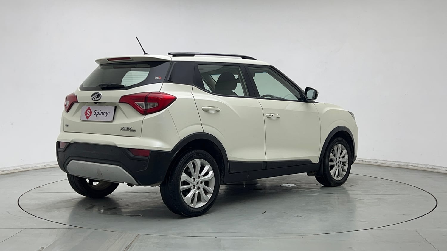 Used 2021 Mahindra XUV 300 W8 1.2 Petrol Petrol Manual exterior RIGHT REAR CORNER VIEW