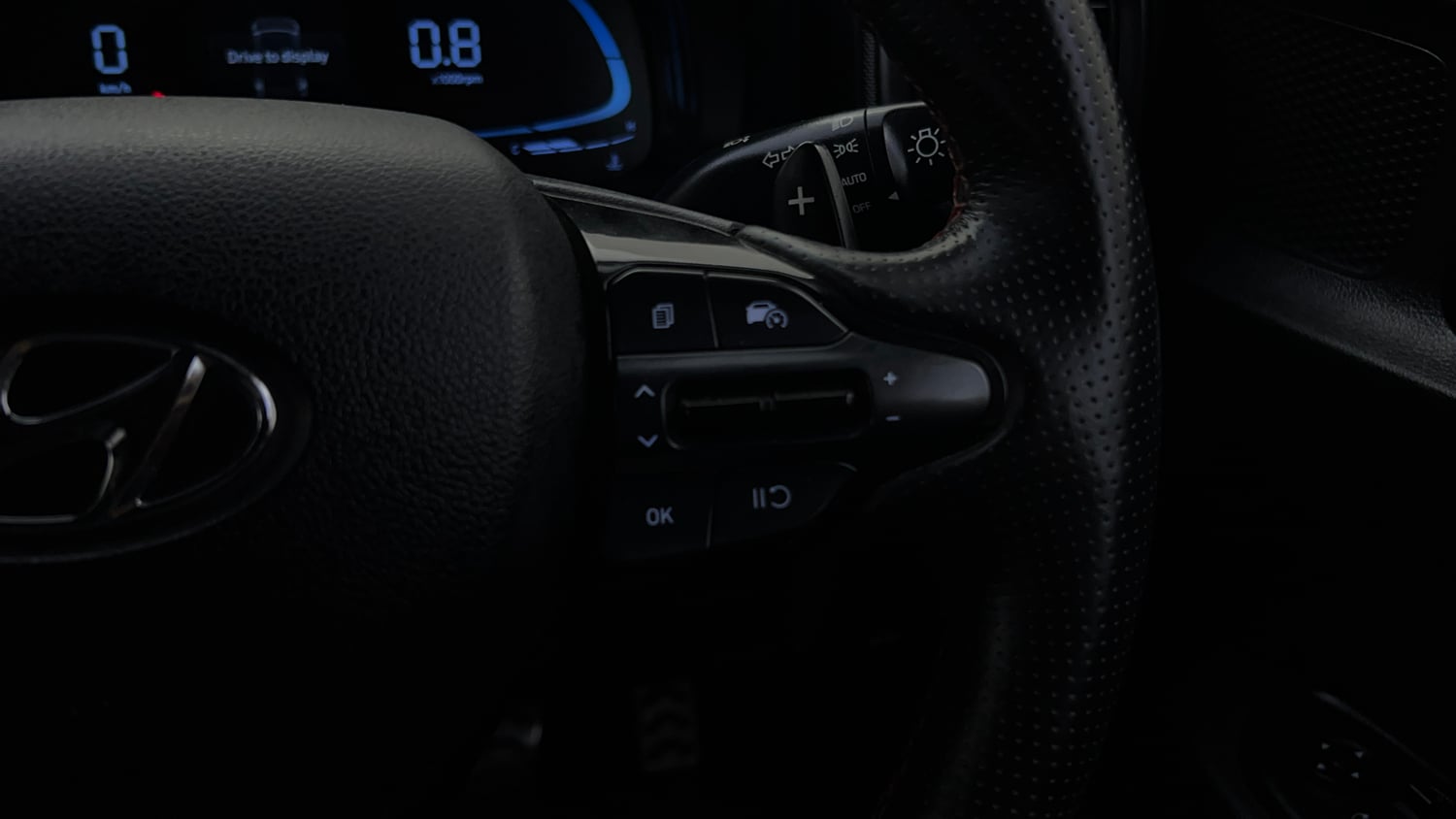 Used 2023 Hyundai Venue N-Line N6 DCT Dual Tone Petrol Automatic top_features Cruise control
