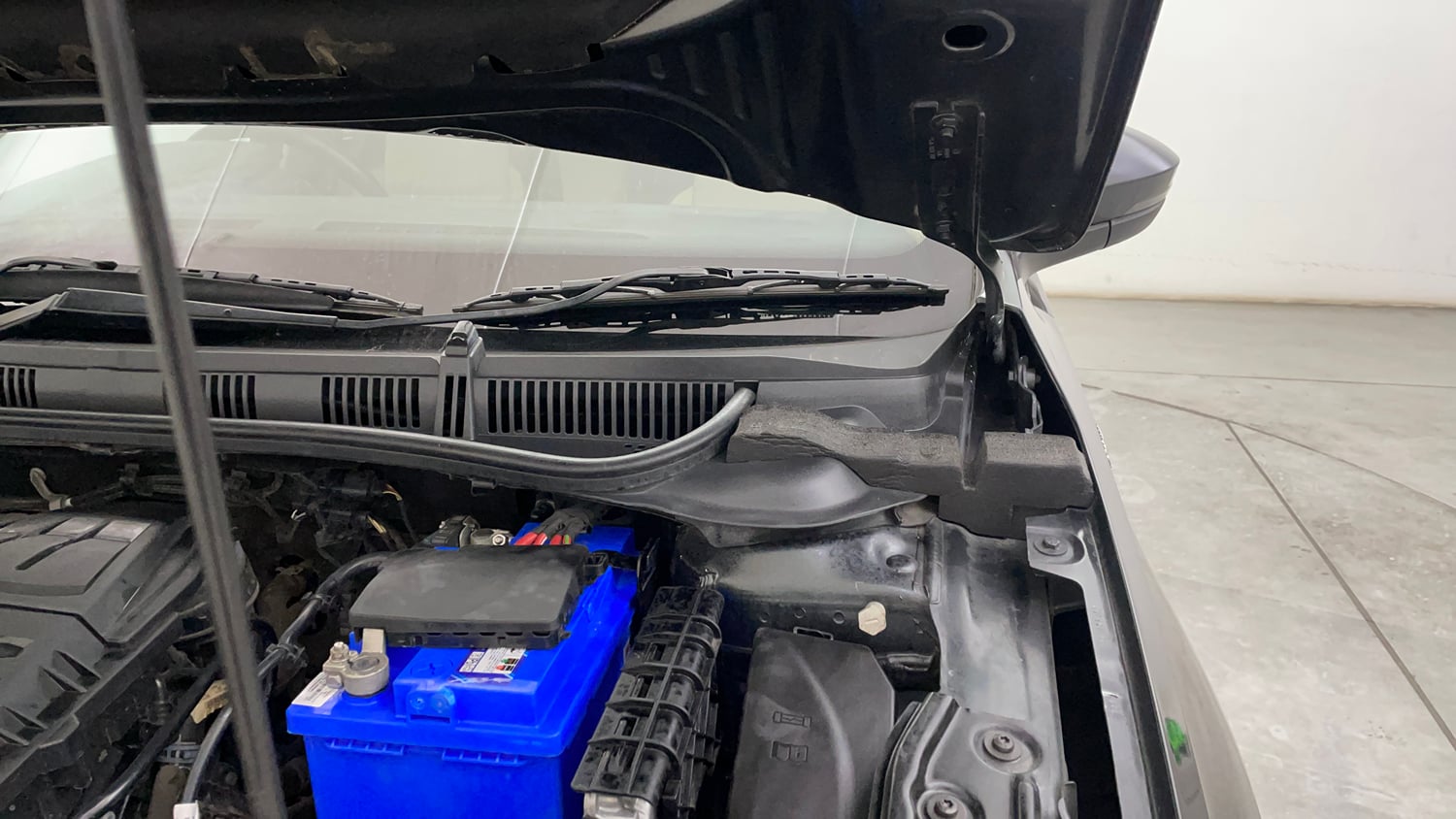 Used 2024 Skoda Slavia Style 1.0L TSI MT Petrol Manual engine ENGINE LEFT SIDE HINGE & APRON VIEW