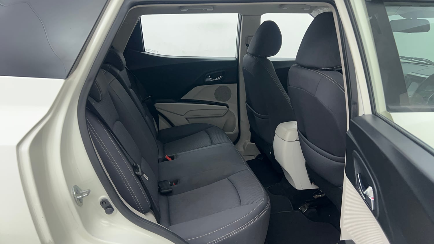 Used 2022 Mahindra XUV 300 W8 1.5 Diesel Diesel Manual interior RIGHT SIDE REAR DOOR CABIN VIEW