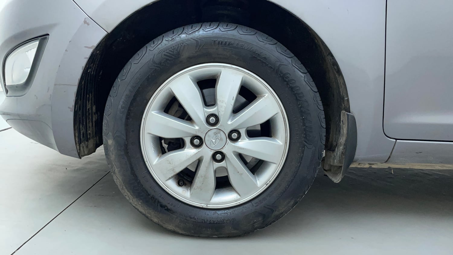 Used 2012 Hyundai i20 Asta 1.2 Petrol Manual tyres LEFT FRONT TYRE RIM VIEW