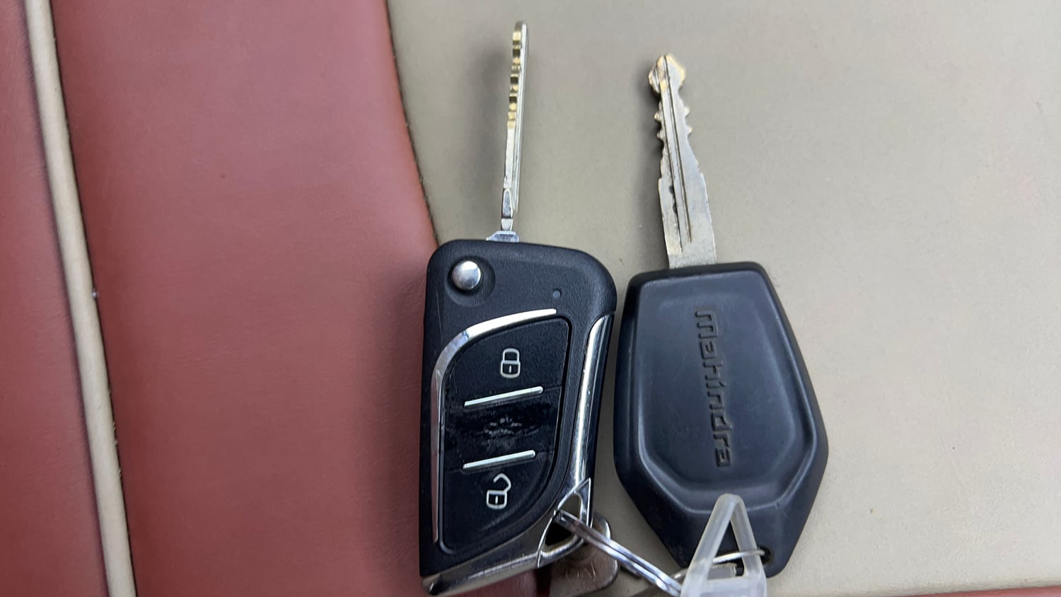 Used 2020 Mahindra TUV300 T4 Plus Diesel Manual extra CAR KEY VIEW