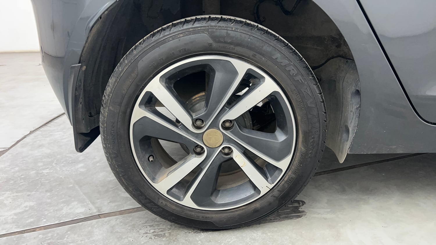 Used 2021 Tata Altroz XZ Petrol Petrol Manual tyres RIGHT REAR TYRE RIM VIEW