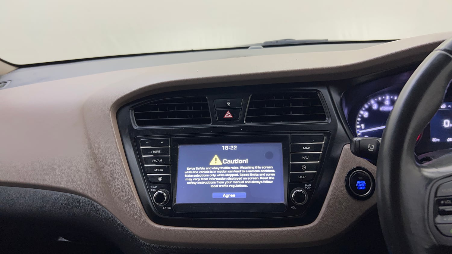 Used 2017 Hyundai Elite i20 Asta 1.2 (O) Petrol Manual top_features Integrated (in-dash) music system