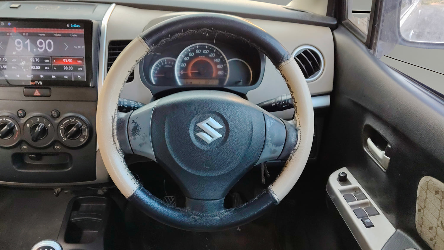 Used 2015 Maruti Suzuki Wagon R VXI Petrol Manual interior STEERING VIEW