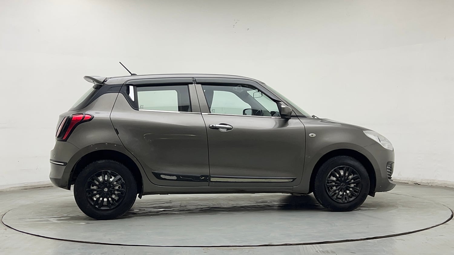 Used 2021 Maruti Suzuki Swift LXi Petrol Manual exterior RIGHT SIDE VIEW