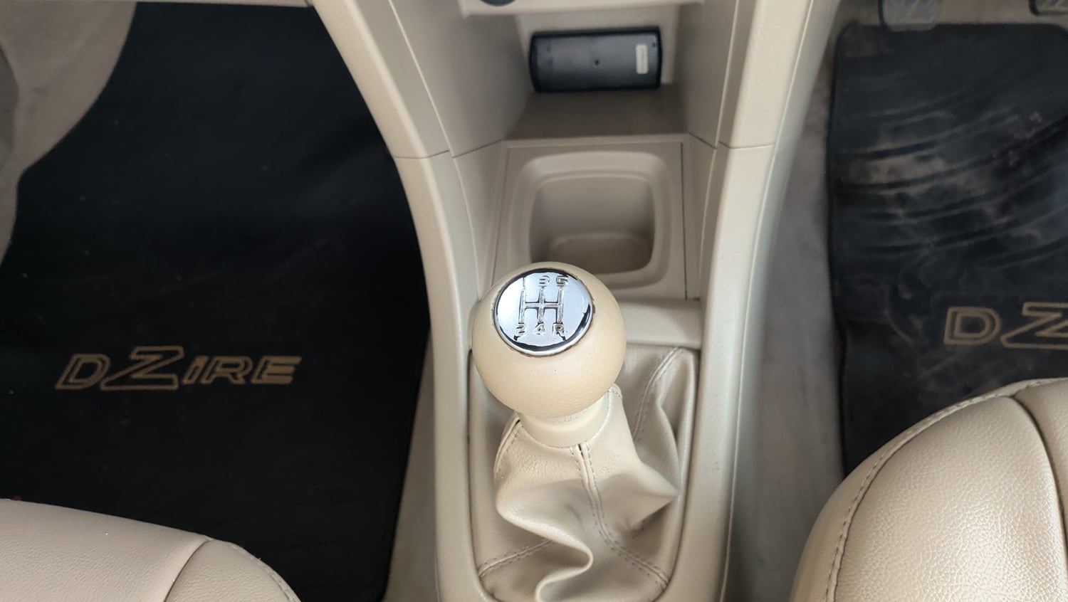 Used 2014 Maruti Suzuki Swift Dzire VXI Petrol Manual interior GEAR  KNOB VIEW