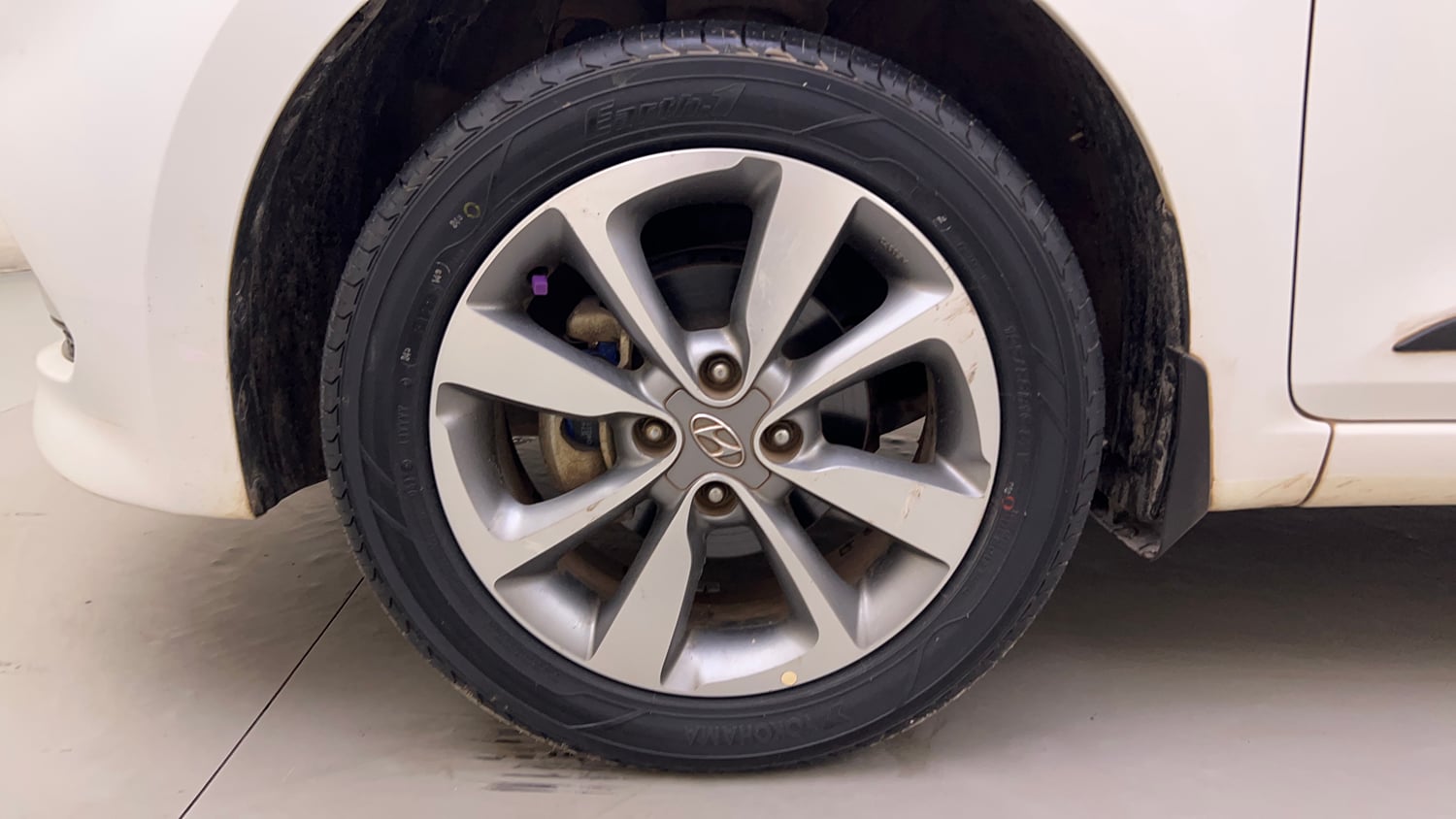 Used 2017 Hyundai Elite i20 Asta 1.2 (O) Petrol Manual tyres LEFT FRONT TYRE RIM VIEW