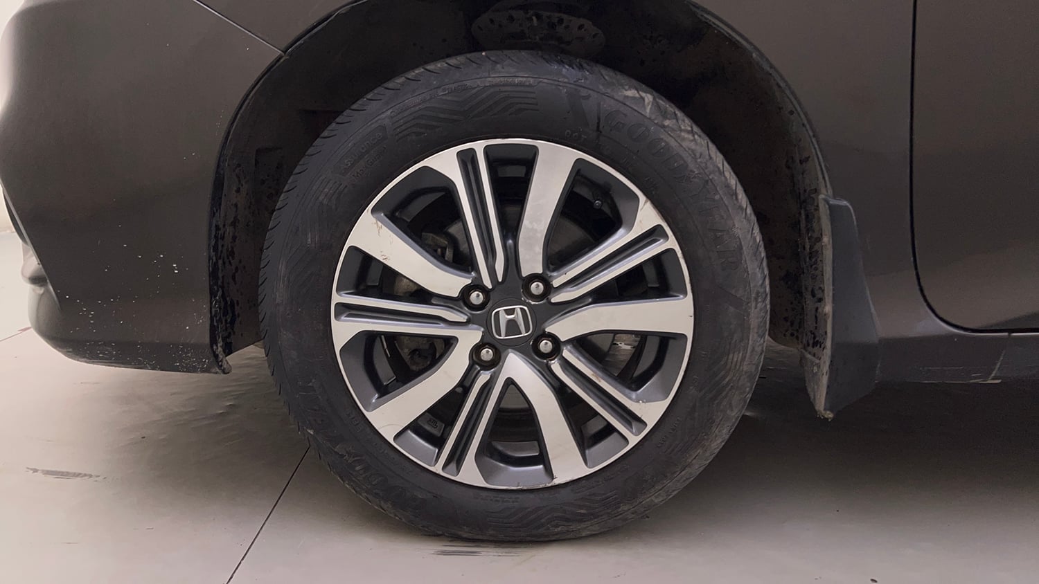 Used 2020 Honda City V Petrol Petrol Manual tyres LEFT FRONT TYRE RIM VIEW