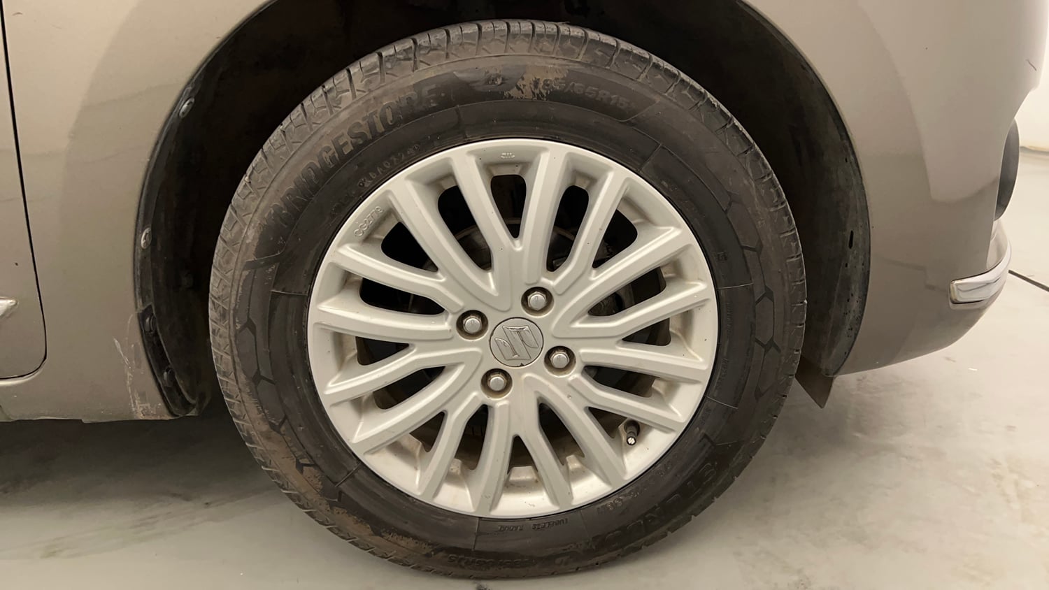 Used 2017 Maruti Suzuki Dzire ZXi AMT Petrol Automatic tyres RIGHT FRONT TYRE RIM VIEW