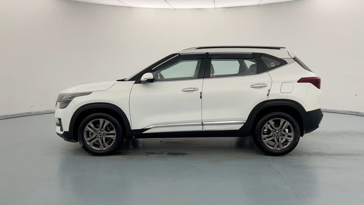 Used 2020 Kia Seltos HTX 1.5 Petrol Manual exterior LEFT SIDE VIEW