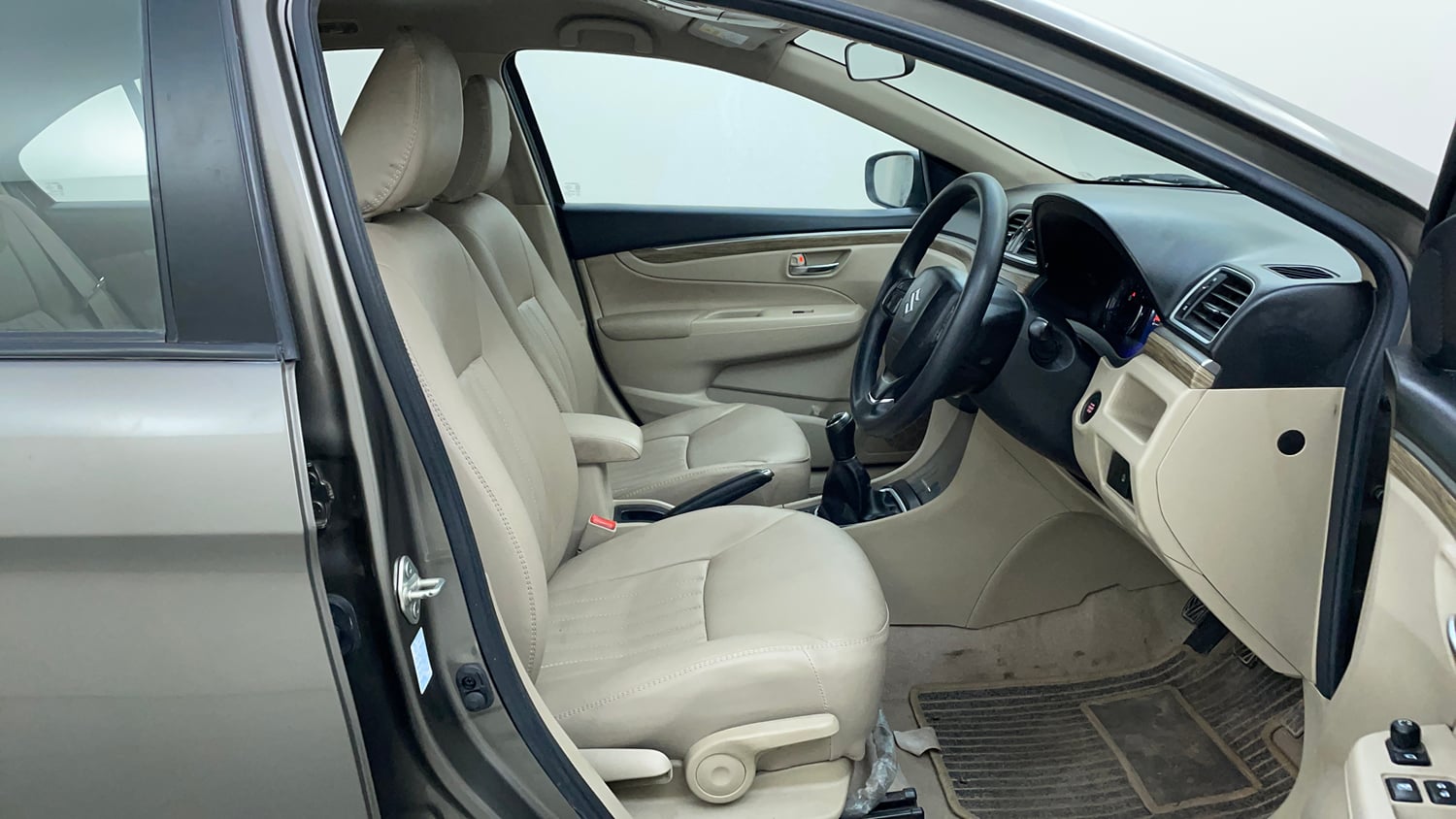 Used 2022 Maruti Suzuki Ciaz Zeta 1.5 Petrol Manual interior RIGHT SIDE FRONT DOOR CABIN VIEW