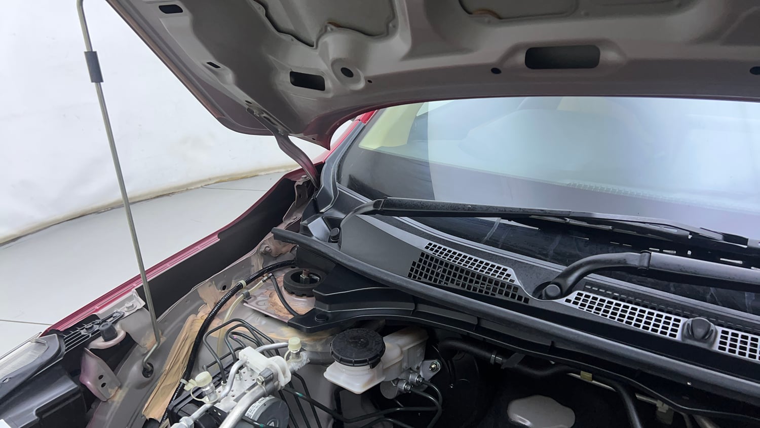Used 2025 Honda Amaze ZX 1.2 Petrol CVT Petrol Automatic engine ENGINE RIGHT SIDE HINGE & APRON VIEW