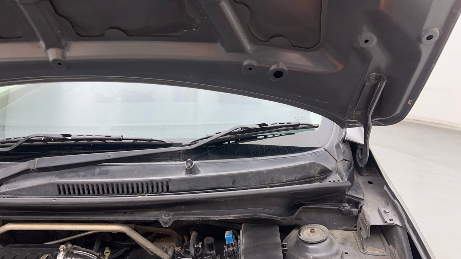 Used 2017 Maruti Suzuki Celerio ZXi AMT Petrol Automatic engine ENGINE LEFT SIDE HINGE & APRON VIEW