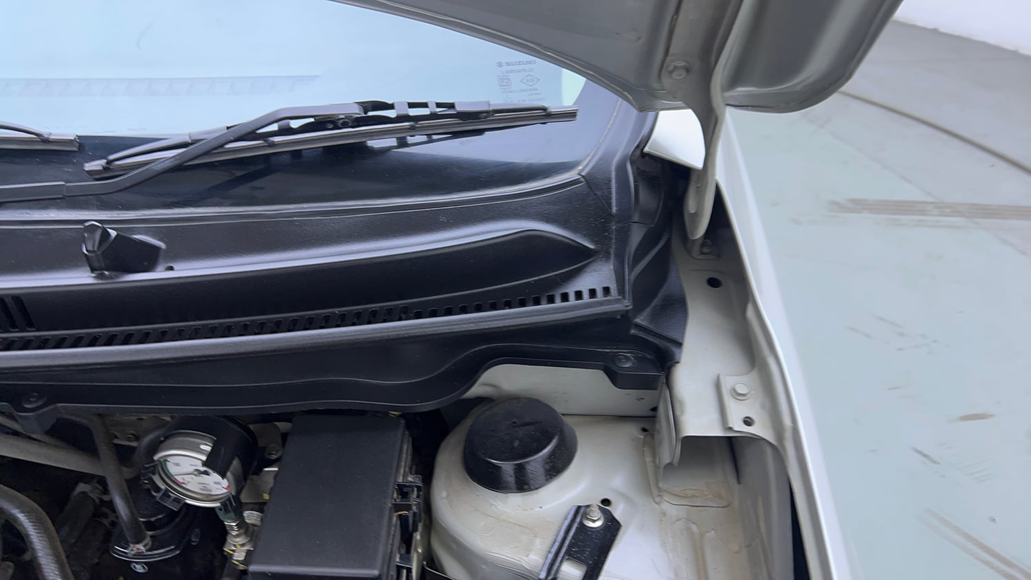 Used 2020 Maruti Suzuki Celerio VXi CNG Cng Manual engine ENGINE LEFT SIDE HINGE & APRON VIEW