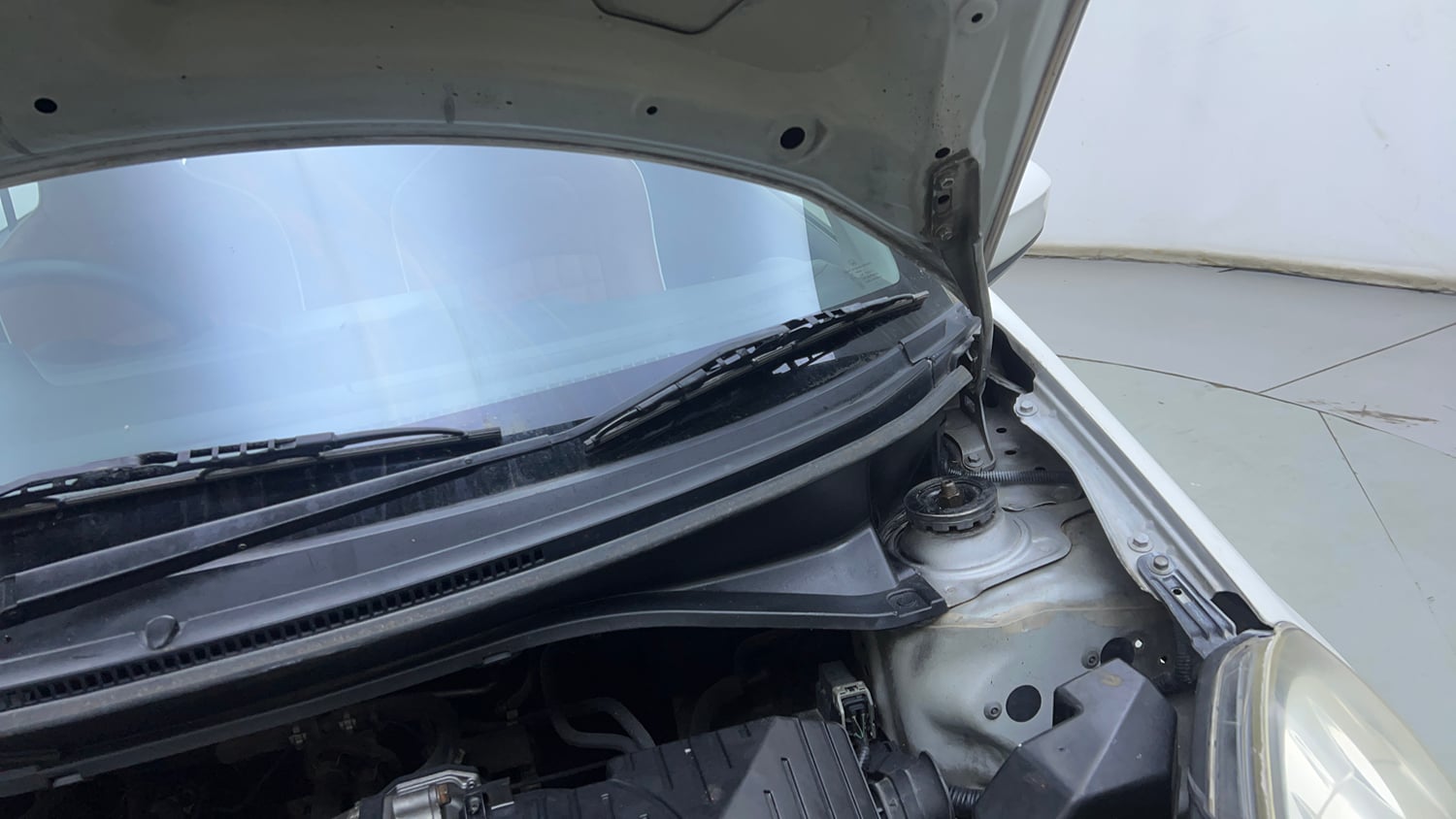 Used 2014 Honda Brio S MT Petrol Manual engine ENGINE LEFT SIDE HINGE & APRON VIEW