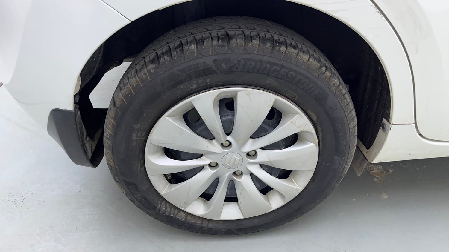 Used 2016 Maruti Suzuki Baleno Delta 1.2 Petrol Manual tyres RIGHT REAR TYRE RIM VIEW