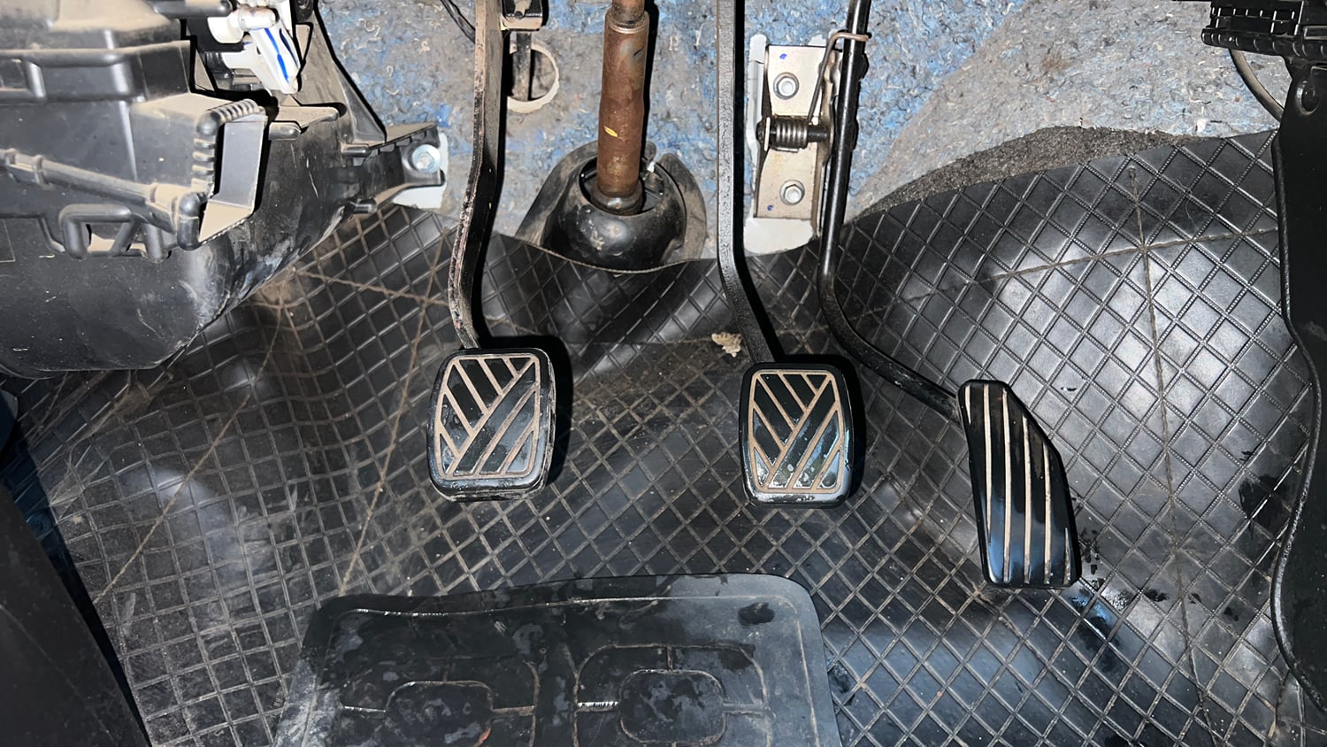 Used 2018 Maruti Suzuki Wagon R LXI Petrol Manual interior PEDALS VIEW