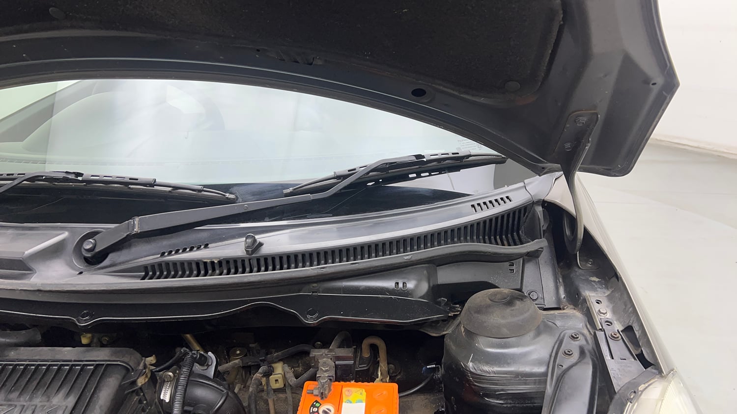 Used 2015 Maruti Suzuki Swift Dzire VXI Petrol Manual engine ENGINE LEFT SIDE HINGE & APRON VIEW