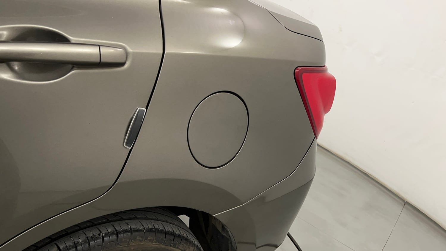 Used 2017 Maruti Suzuki Dzire ZXi AMT Petrol Automatic dents MINOR SCRATCH