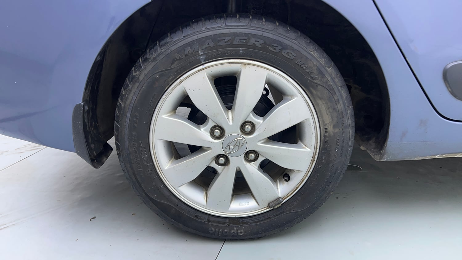 Used 2015 Hyundai Xcent SX 1.2 Petrol Manual tyres RIGHT REAR TYRE RIM VIEW