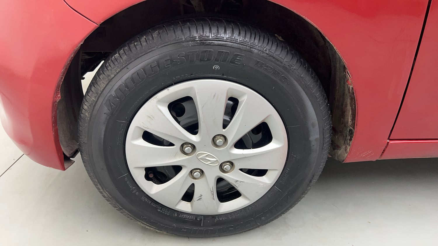 Used 2013 Hyundai i10 Magna 1.2 Kappa2 Petrol Manual tyres LEFT FRONT TYRE RIM VIEW