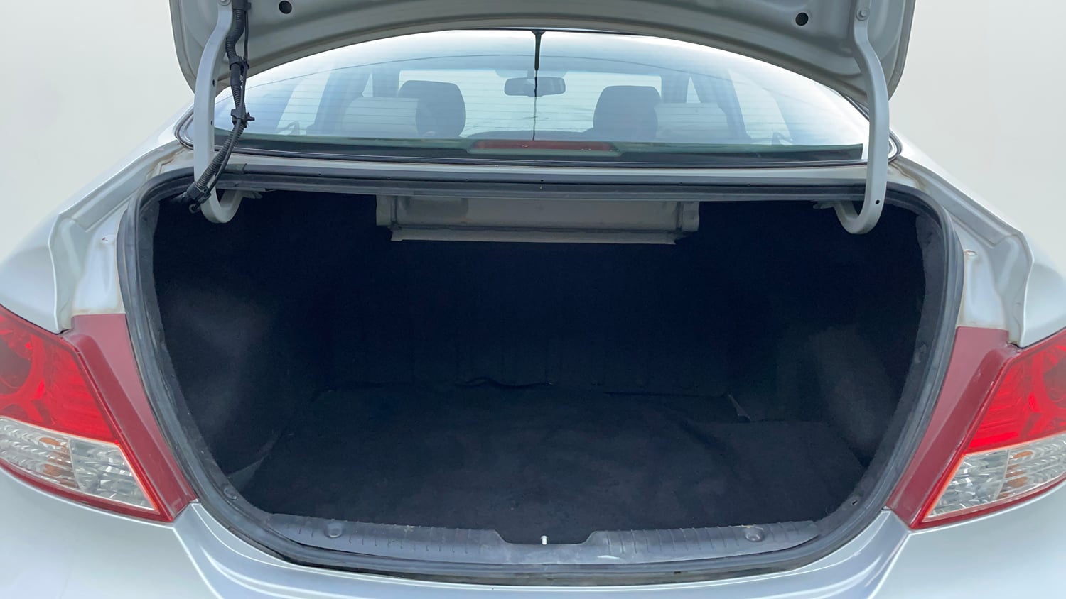Used 2014 Hyundai Verna Fluidic 1.6 VTVT SX Petrol Manual interior DICKY INSIDE VIEW