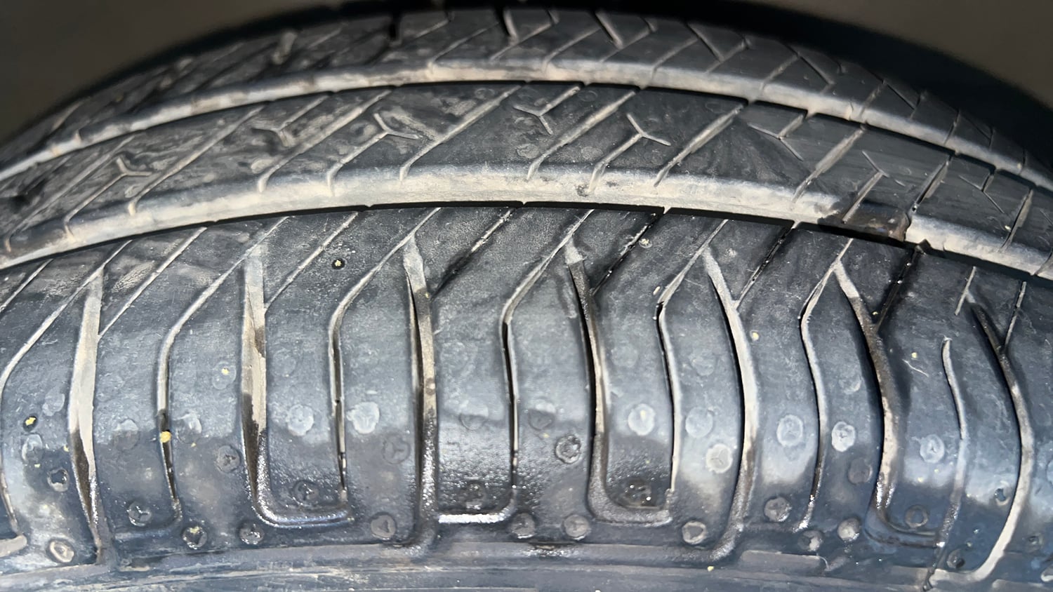 Used 2018 Maruti Suzuki Wagon R 1.0 VXI AMT Petrol Automatic tyres RIGHT REAR TYRE TREAD VIEW