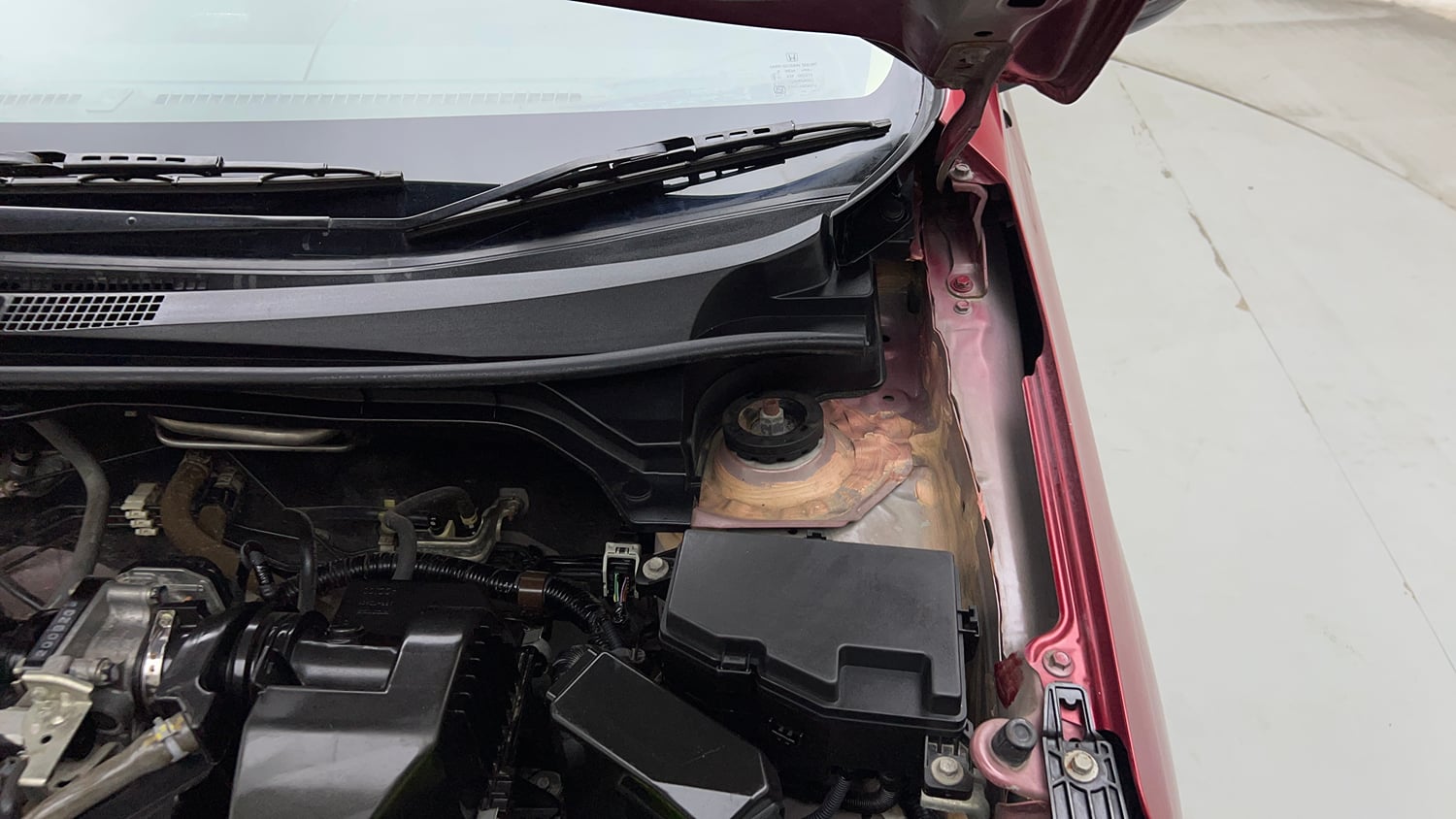 Used 2020 Honda Amaze 1.2 V MT Petrol Petrol Manual engine ENGINE LEFT SIDE HINGE & APRON VIEW