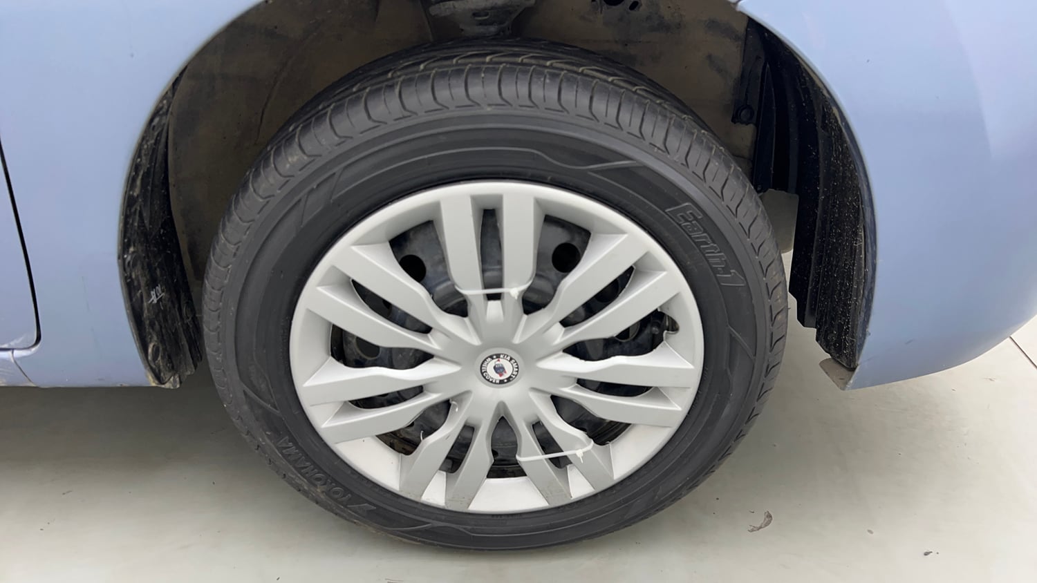 Used 2013 Maruti Suzuki Wagon R VXI Petrol Manual tyres RIGHT FRONT TYRE RIM VIEW