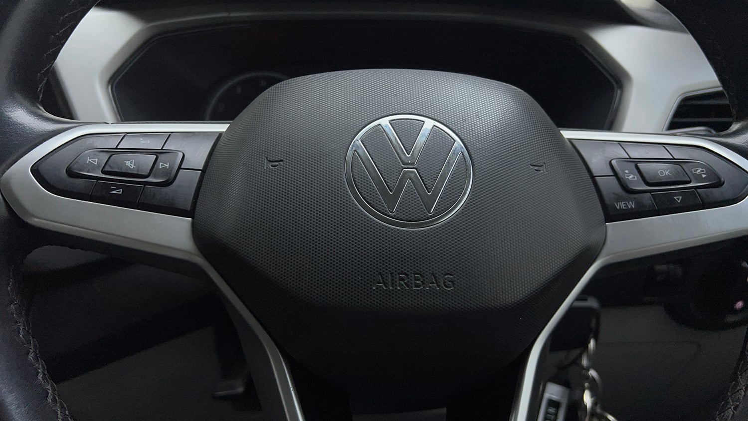 Used 2022 Volkswagen Taigun Highline 1.0 TSI MT Petrol Manual top_features Airbags