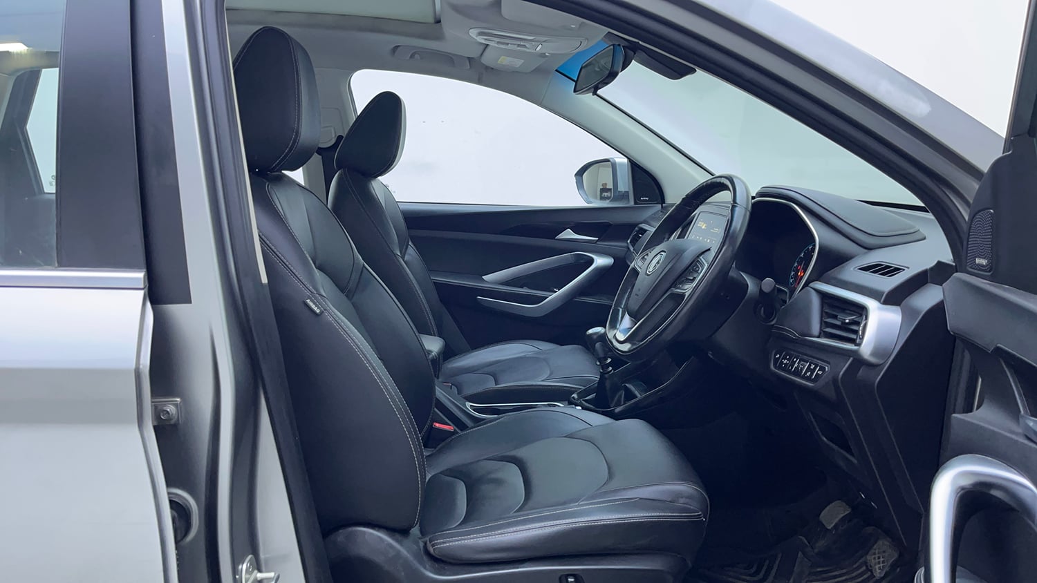 Used 2019 MG Motors Hector Sharp 2.0 Diesel Diesel Manual interior RIGHT SIDE FRONT DOOR CABIN VIEW