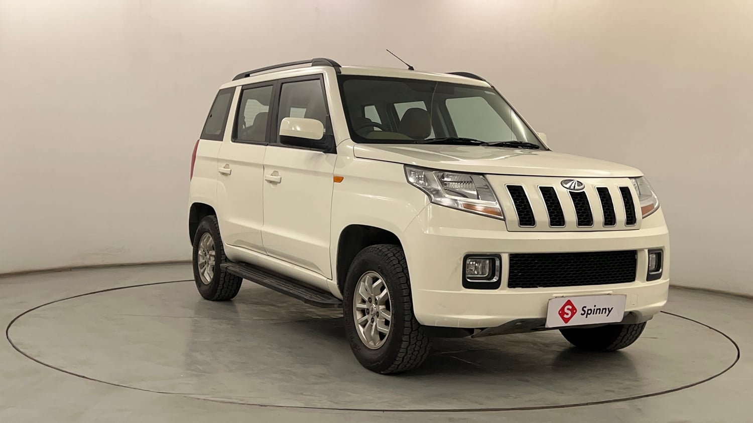 Used 2016 Mahindra TUV300 T8 Diesel Manual exterior RIGHT FRONT CORNER VIEW