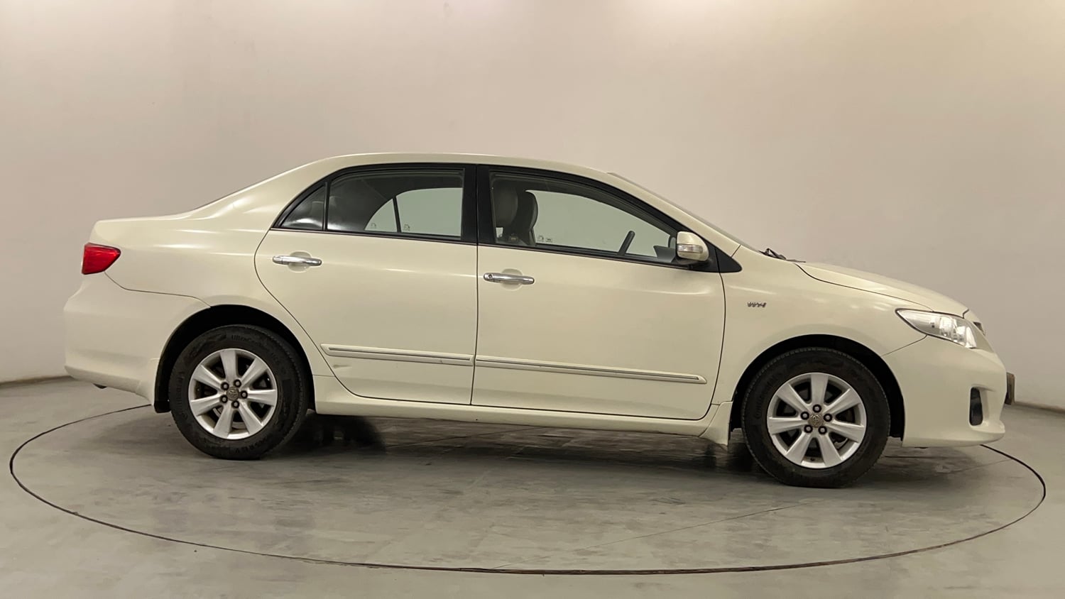 Used 2013 Toyota Corolla Altis 1.8 G Petrol Manual exterior RIGHT SIDE VIEW