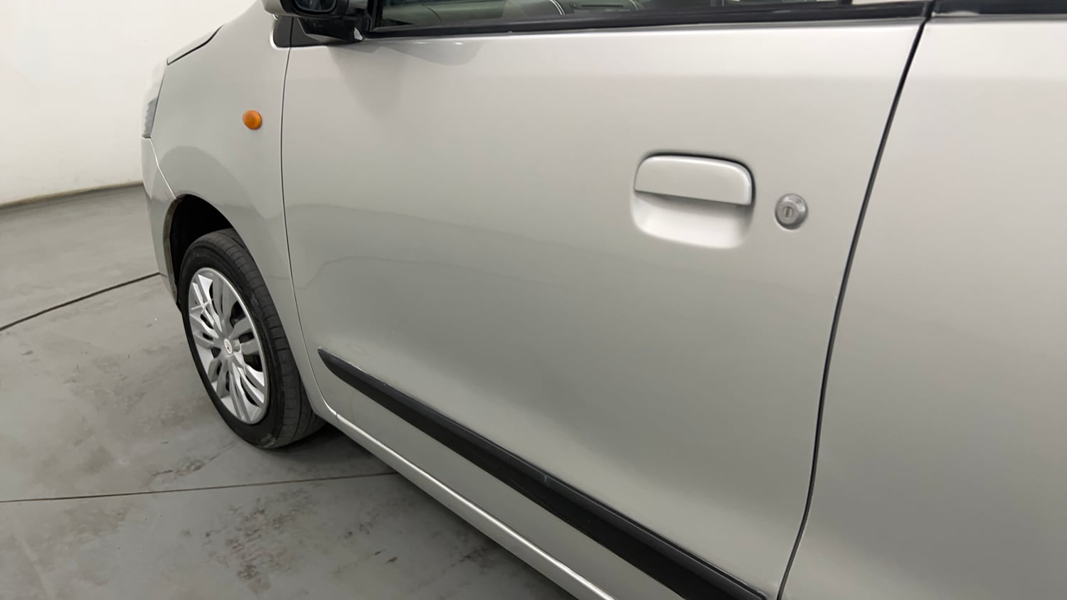 Used 2013 Maruti Suzuki Wagon R VXI Petrol Manual dents MINOR DENT
