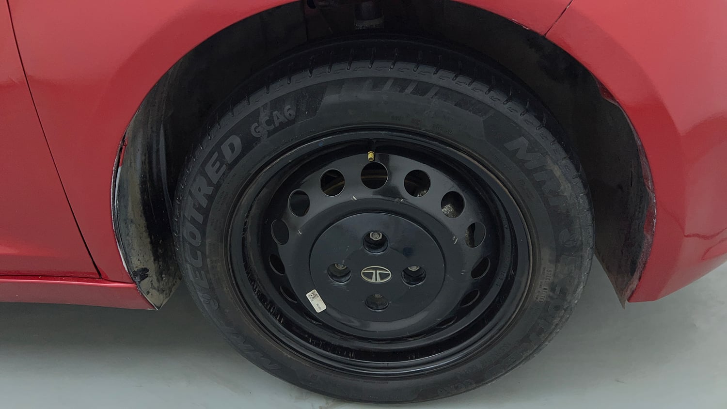 Used 2023 Tata Altroz XM Plus iCNG Cng Manual tyres RIGHT FRONT TYRE RIM VIEW