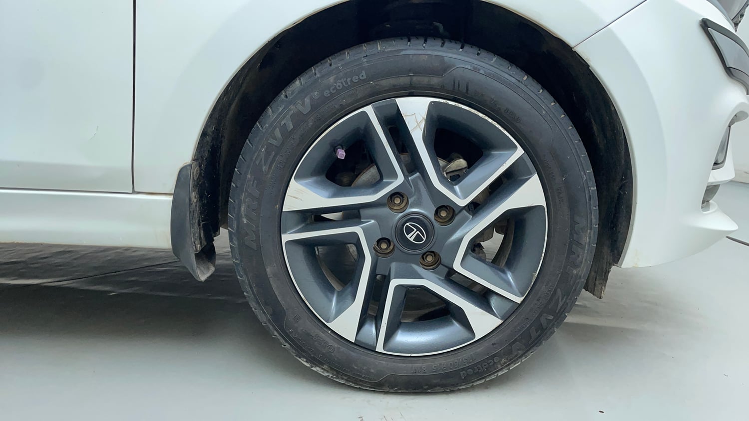 Used 2021 Tata Tiago XZ Plus Dual Tone Petrol Manual tyres RIGHT FRONT TYRE RIM VIEW
