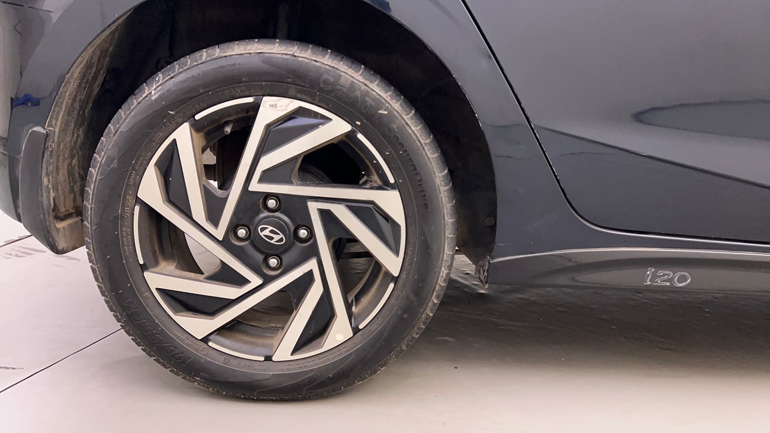 Used 2024 Hyundai New i20 Asta (O) 1.2 MT Petrol Manual tyres RIGHT REAR TYRE RIM VIEW