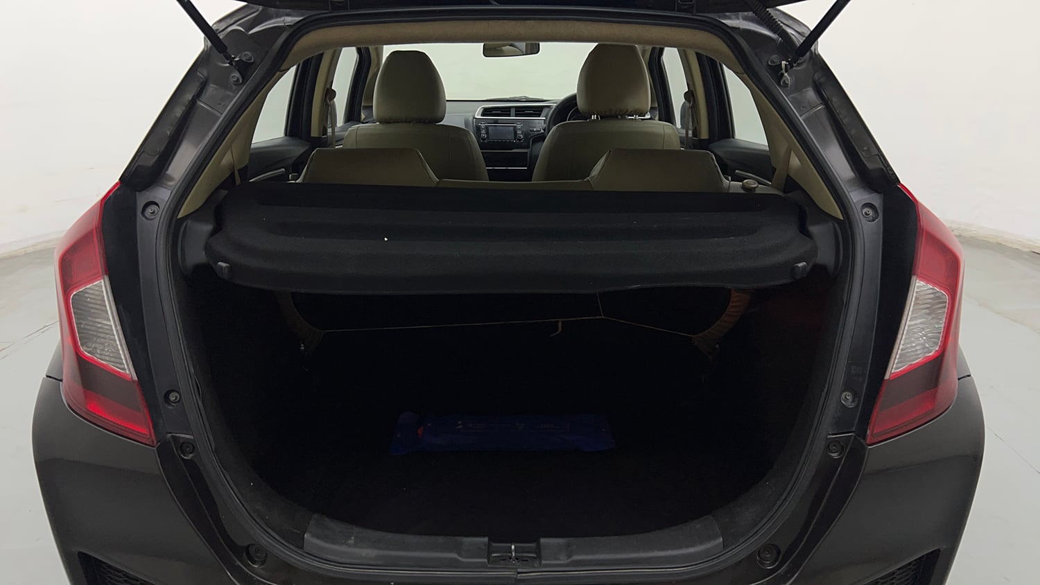 Used 2016 Honda Jazz V AT Petrol Petrol Automatic interior DICKY INSIDE VIEW
