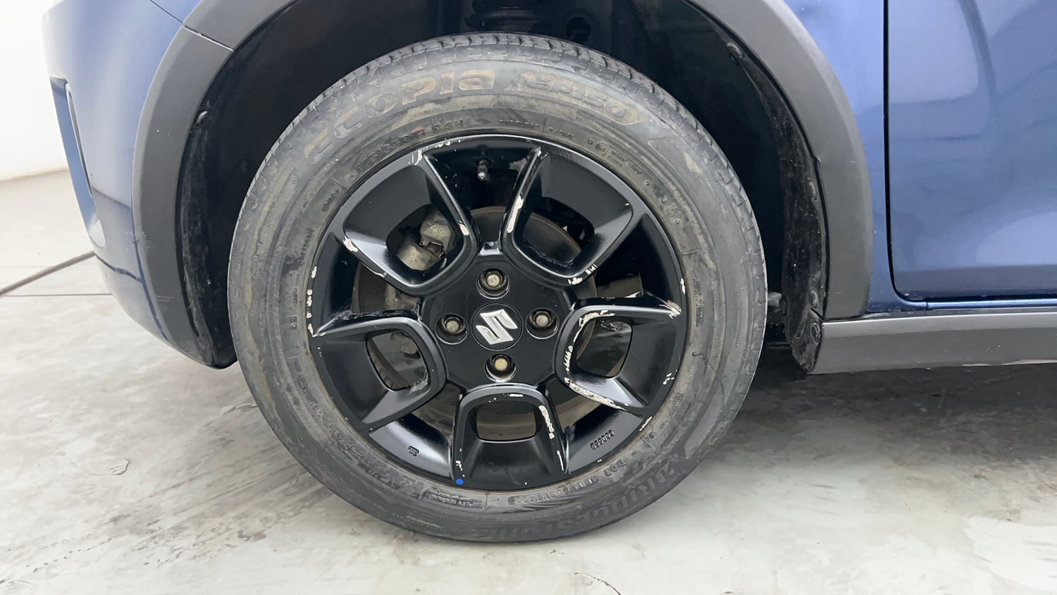 Used 2022 Maruti Suzuki Ignis Zeta 1.2 AMT Petrol Automatic tyres LEFT FRONT TYRE RIM VIEW