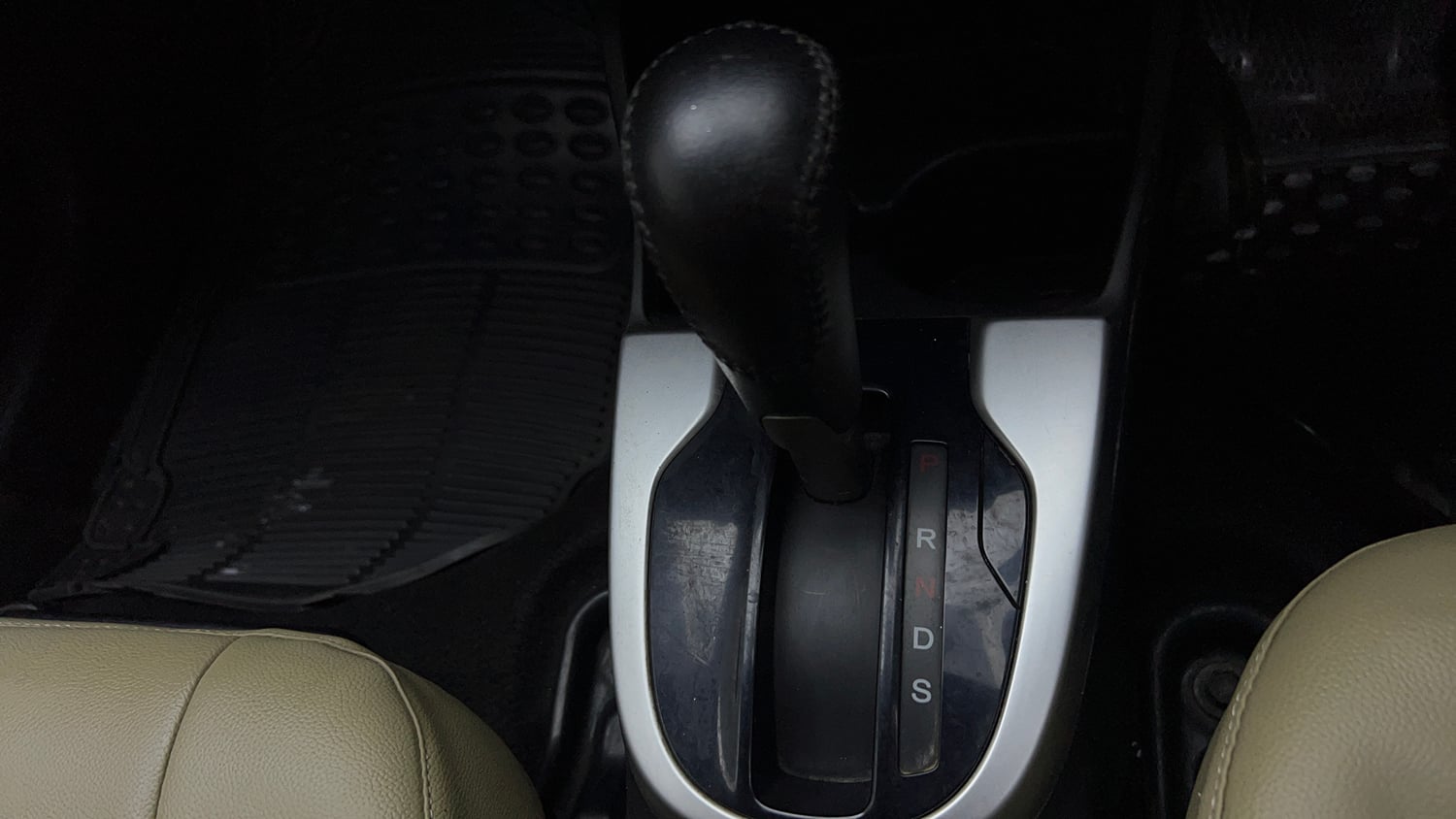 Used 2016 Honda Jazz V AT Petrol Petrol Automatic interior GEAR  KNOB VIEW