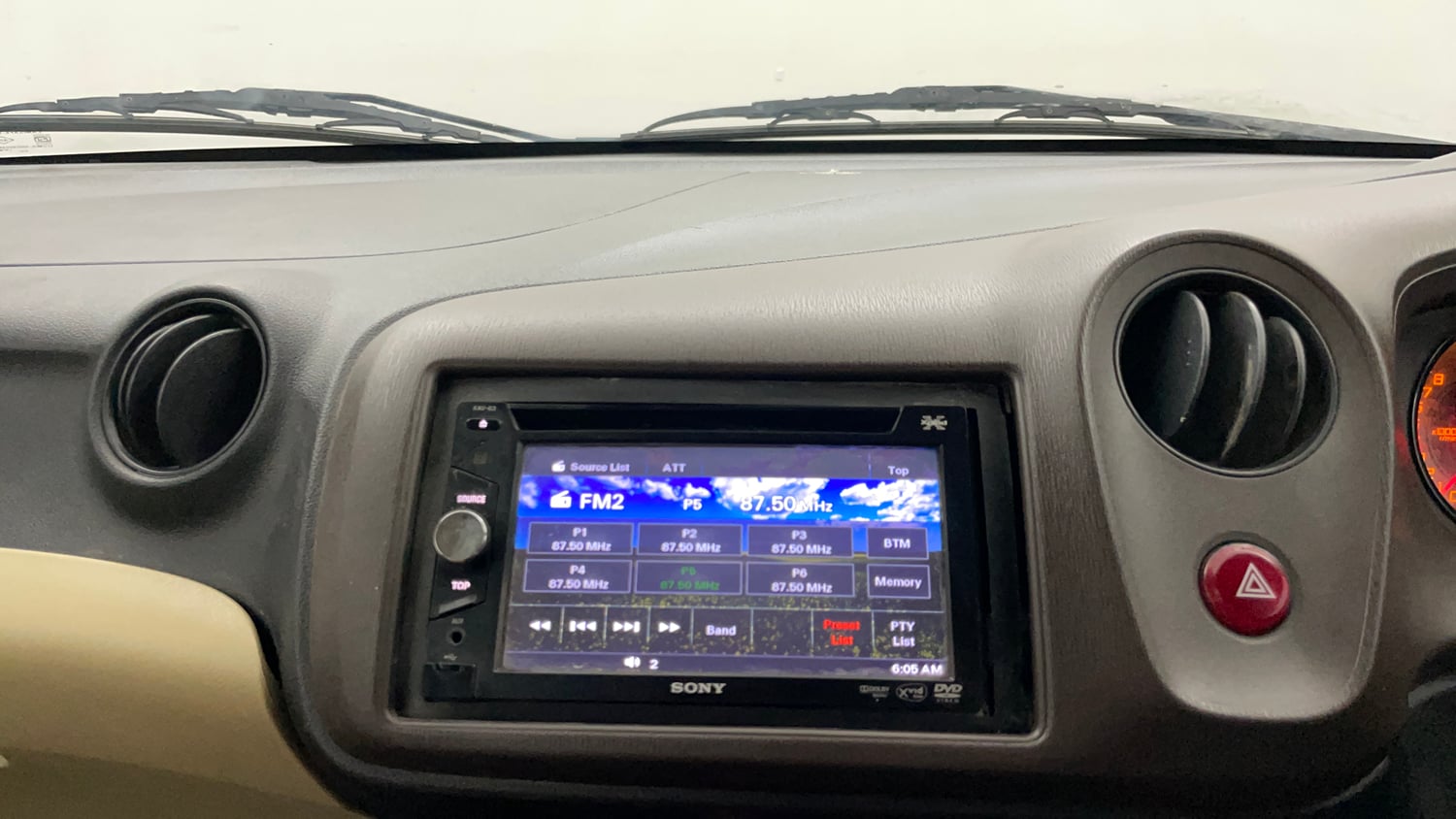 Used 2013 Honda Brio E MT Petrol Manual interior MUSIC SYSTEM & AC CONTROL VIEW