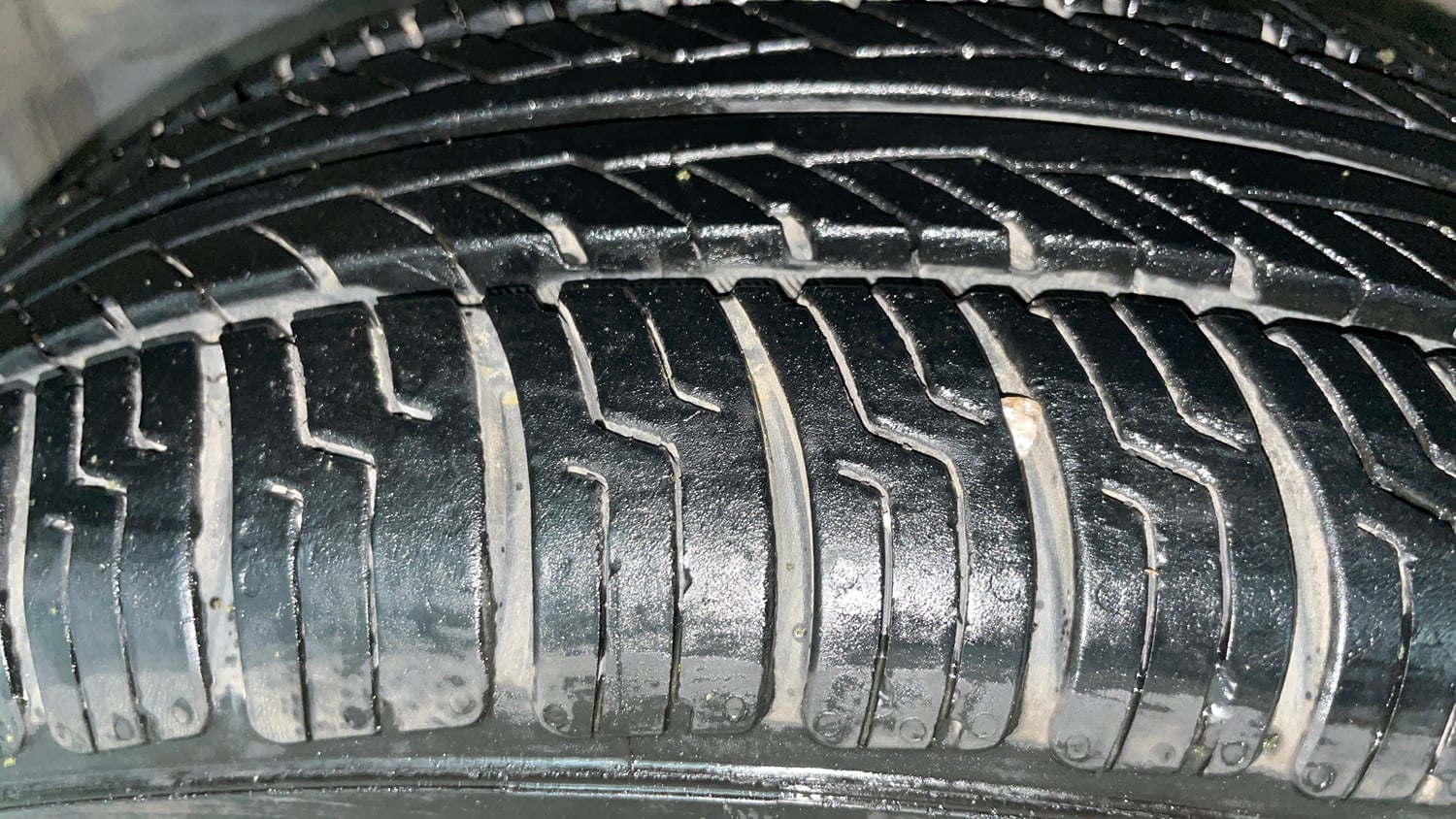 Used 2013 Honda Brio E MT Petrol Manual tyres LEFT FRONT TYRE TREAD VIEW