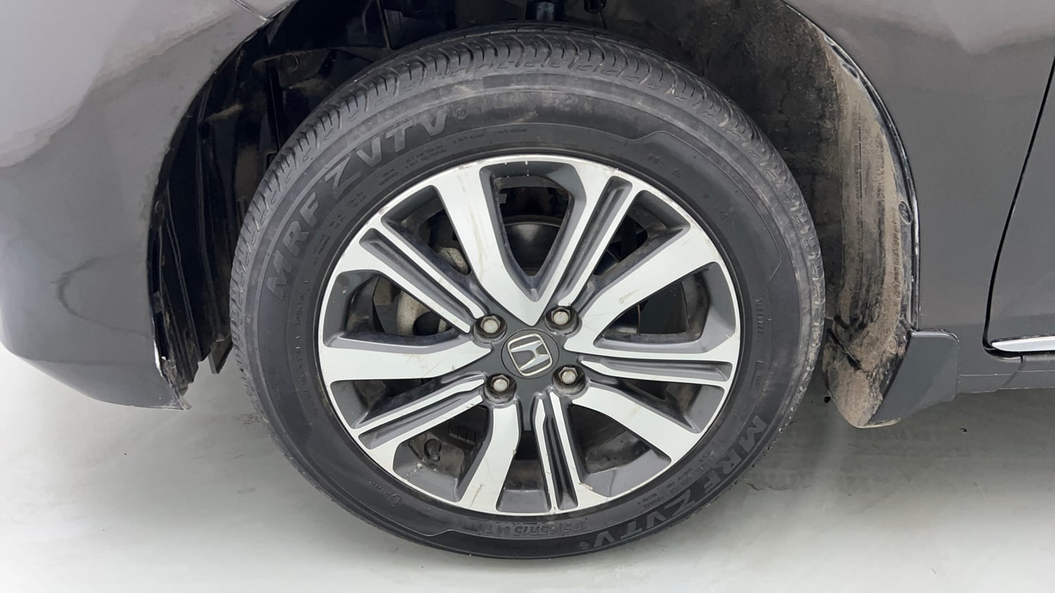 Used 2023 Honda Amaze VX 1.2 Petrol CVT Petrol Automatic tyres LEFT FRONT TYRE RIM VIEW