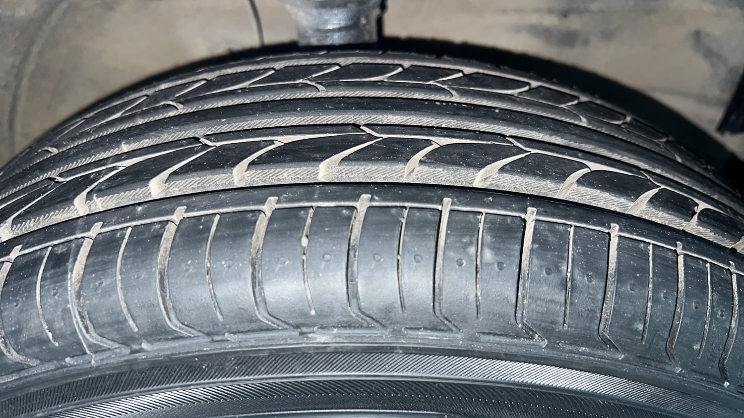 Used 2013 Maruti Suzuki Wagon R VXI Petrol Manual tyres RIGHT FRONT TYRE TREAD VIEW