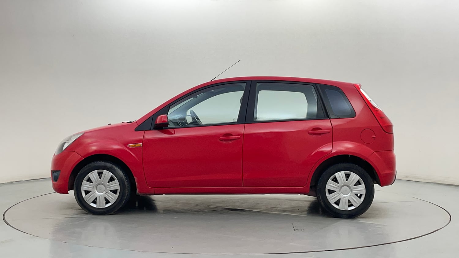 Used 2012 Ford Figo Duratec Petrol ZXI 1.2 Petrol Manual exterior LEFT SIDE VIEW